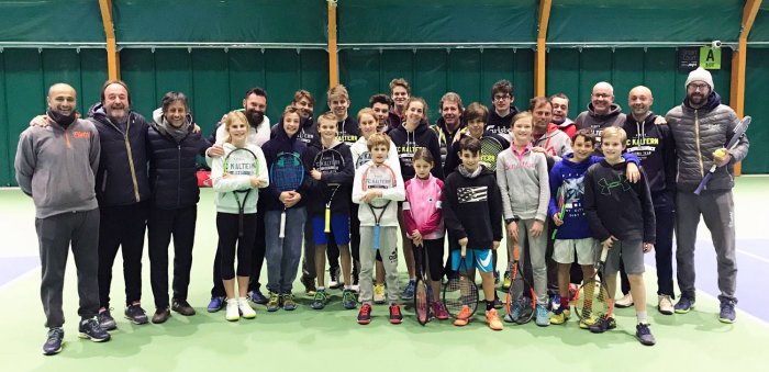 Unsere Jugendlichen mit unseren Trainern und Riccardo Piatti mit seinem Team